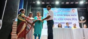 Alipurduar: আলিপুরদুয়ার পৌরসভার প্রতিটি ওয়ার্ডের স্বনির্ভর গোষ্ঠীর সদস্যদের আর্থিক সহায়তা প্রদান 