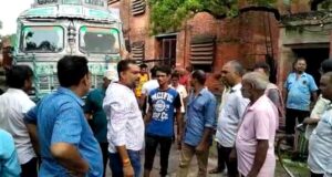 Barrackpore: পুরানো মেশিনপত্র বের করার অভিযোগে শ্রমিক বিক্ষোভ জগদ্দলের এআই চাপদানি জুটমিলের ফাইন ইয়ার্ন ইউনিটে 