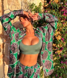 Esha Gupta: সেক্সি লুকে খবরের শিরোনামে উঠে এলেন 'জন্নত ২' খ্যাত অভিনেত্রী এষা গুপ্তা, জ্বলছে সোশ্যাল মিডিয়া 