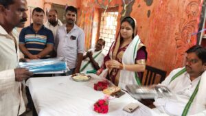 Bhatpara: সাফাই কর্মীদের পুজোর উপহার ভাটপাড়ায় 