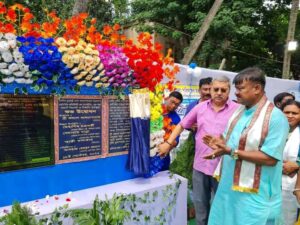 Hooghly: হুগলীর চন্ডীতলায় জেলা পরিষদের নবনির্মিত ভবন উন্মোচনে উপস্থিত মন্ত্রী বেচারাম মান্না ও সাংসদ কল্যাণ বন্দোপাধ্যায়