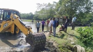 Alipurduar: গ্রাম পঞ্চায়েতের উদ্যোগে সংস্কার হচ্ছে ছট পুজোর ঘাট 
