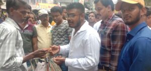 Howrah: বিধায়ক মনোজ তিওয়ারির নির্দেশে প্রদীপের আলোয় শুভ কামনার বার্তা ছড়িয়ে দিল শিবপুর বিধানসভা কেন্দ্রের তৃণমূল যুব কংগ্রেসের সভাপতি সুপ্রভাত মশাট 