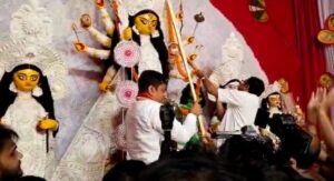 Sukanta majumdar: ঢাক বাজিয়ে সল্টলেকে বিজেপির পুজোর উদ্বোধন করলেন সুকান্ত মজুমদার