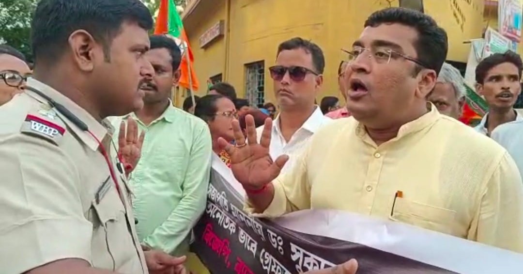 Barrackpore: সুকান্ত মজুমদারকে গ্রেপ্তারের প্রতিবাদে শ্যামনগর- কাঁচরপাড়ায় পথ অবরোধ বিজেপির