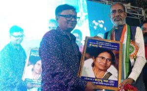 INTTUC HOWRAH: বিধায়ক মনোজ তিওয়ারি মহাশয়ের শুভ জন্মদিনে কেক কেটে তৃণমূল ব্লক আইএনটিটিইউসির শীত বস্ত্র প্রদান অনুষ্ঠান 