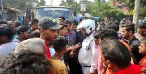 Howrah: টোটো ওলাদের দ্বারা অবরোধ হলো উত্তর হাওড়ার জিডি রোড অরবিন্দ রোডের সংযোগস্থল