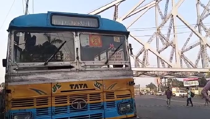 Howrah: হাওড়া ব্রিজে বাসের ধাক্কায় দুজন পথচারীর মৃত্যু