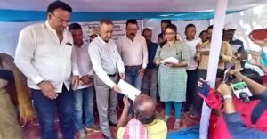 Siliguri: আগুনে ক্ষতিগ্রস্ত আটচল্লিশটি পরিবারকে জরুরি কালীন আর্থিক সহায়তা দিল শিলিগুড়ি পৌর নিগম
siliguri-the-siliguri-municipal-corporation-has-provided-emergency-financial-assistance-to-forty-eight-fire-affected-families-west-bengal-india-ei-yug