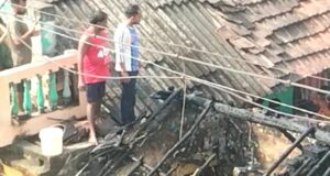 Titagarh: টিটাগড় খাটিয়া মহলে গ্যাস সিলিন্ডার থেকে ভয়াবহ আগুন, আতঙ্কে বাসিন্দারা
titagarh-terrible-fire-from-gas-cylinder-in-titagarh-khatia-mahal-residents-panic-barrackpore, west-bengal-india-ei-yug 