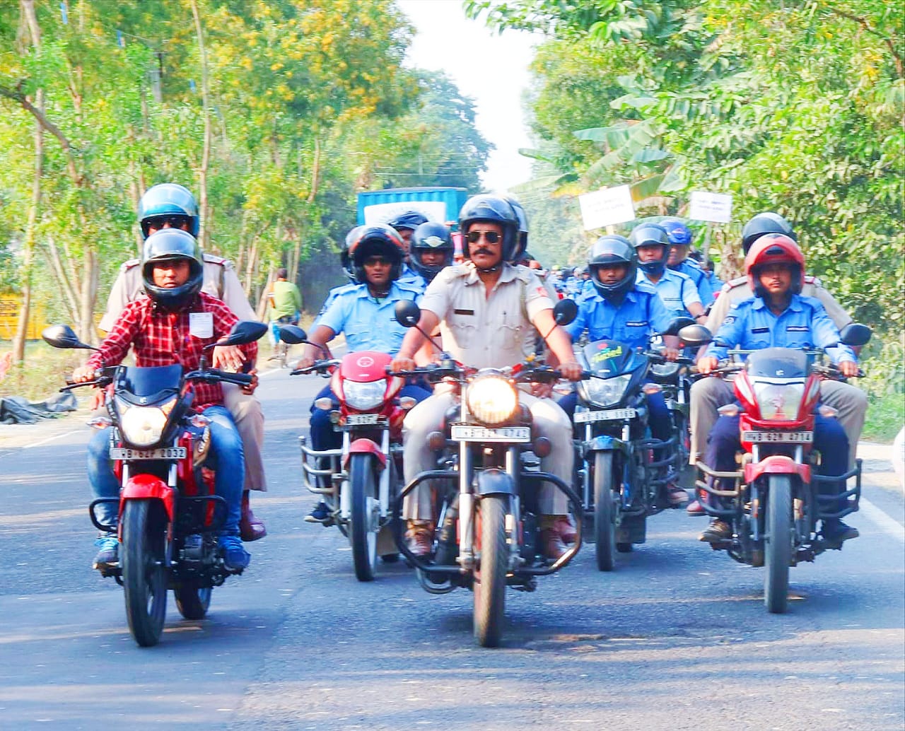 Dakshin Dinajpur: সেভ ড্রাইভ সেভ লাইফ কর্মসূচী পালন dakshin-dinajpur-implementation-of-save-drive-save-life-programme-west-bengal-india-ei-yug