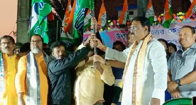 AMTA Howrah: হাওড়ার আমতায় ৫০০ বিজেপি কর্মীর তৃণমূলে যোগদান amta-howrah-500-bjp-workers-join-trinamool-at-amta-howrah-west-bengal-india-ei-yug
