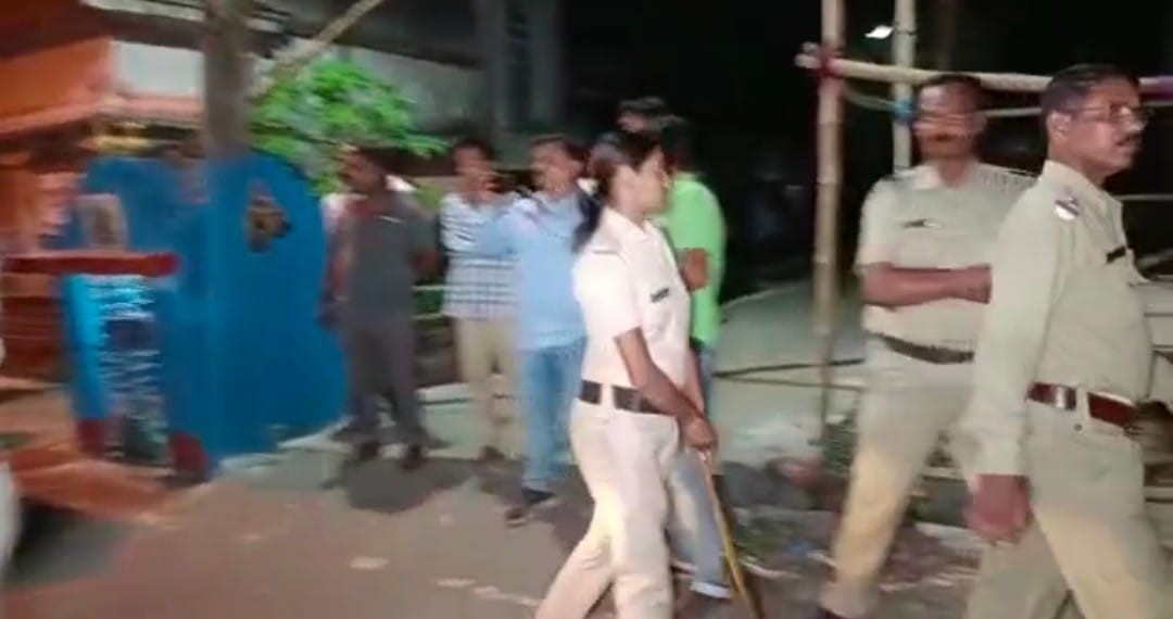 Panihati: তৃণমূলের গোষ্ঠীদ্বন্দ তুঙ্গে পানিহাটিতে, দলীয় কার্যালয়ের দখল নিয়ে হাতাহাতি দুই কাউন্সিলরের