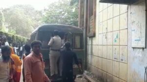 Birbhum: বহড়া গ্রামে বোমাবাজির ঘটনায় নতুন করে দুজনকে গ্রেপ্তার সাঁইথিয়া থানার পুলিশ
Birbhum: Police of Saithia police station arrested two more people in the case of bomb blast in Barhra village west bengal india ei yug 