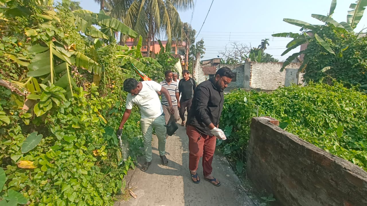 BJYM DOMJUR: ডোমজুড়ে ডিঙ্গি নিধনে নামলেন ভারতীয় জনতা পার্টির যুব মোর্চার কর্মীরা