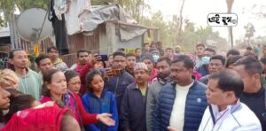 Alipurduar: বিপন্ন বাসিন্দাদের পাশে থাকার আশ্বাস দিলেন তৃণমূল জেলা সভাপতি 