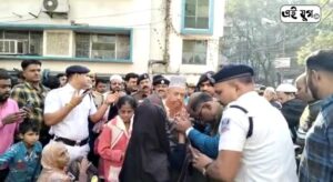 Howrah: গোলাবাড়ি থানার পক্ষ থেকে দুস্থ মানুষদের জন্য শীত বস্ত্র প্রদান 