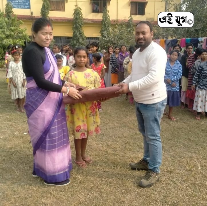 Alipurduar: হোমের অনাথ শিশুদের শীতবস্ত্র বিতরন করলো কুমারগ্রাম ব্লক প্রশাসন