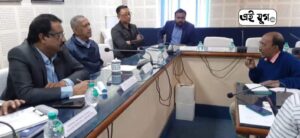 siliguri: শিলিগুড়ি শহরে মাটির নীচ দিয়ে বিদ্যুৎবাহী তার পাতা বিষয়ে বিদ্যুৎ দপ্তর ও পি এইচ ই আধিকারিকদের নিয়ে বৈঠক মেয়রের