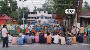 BJP Alipurduar: দক্ষিণ দিনাজপুরে আদিবাসী মা বোনেদের উপর তৃণমূলী জুলুমের প্রতিবাদে পুলিশ ফাঁড়ি ঘেরাও করে বিক্ষোভ বিজেপির