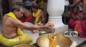 Madanmohan temple CoochBehar: কোচবিহারে ১০৮ কলস জল দিয়ে স্নান ঠাকুর মদন মোহনের 