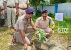 Jalpaiguri: বিশ্ব পরিবেশ দিবস উপলক্ষ্যে বৃক্ষরোপণ কর্মসূচি পুলিশের