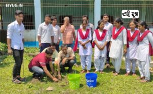 Dooars Jalpaiguri: সবুজায়নের লক্ষ্যে স্কুল চত্বরে বৃক্ষরোপণ কর্মসূচি