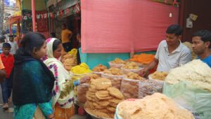 EID: শিলিগুড়িতে জমজমাট ঈদের বাজার