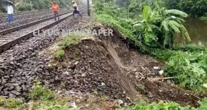 Hooghly: লাগাতার বৃষ্টির জেরে রেল লাইনের ধারে হঠাৎ নামলো ধস 