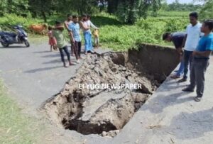 Jalpaiguri: ধসে গিয়েছে রাস্তা, যাতায়াত সমস্যায় এলাকাবাসী