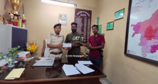 Alipurduar: শামুকতলা থানা এলাকায় চেক বিলি করলেন পুলিশ