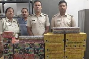 Jalpaiguri: কালীপুজোর আগে জেলাজুড়ে চলছে নিষিদ্ধ শব্দ বাজির বিরুদ্ধে পুলিশের অভিযান 