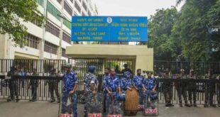 Kolkata: অভয়ার বিচারের দাবিতে ষষ্ঠীতে সিজিও কমপ্লেক্স ঘেরাও অভিযানে গেলেন জুনিয়র ডাক্তাররা