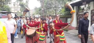 Alipurduar: মহাসপ্তমীতে নেপালী সম্প্রদায়ের মানুষ মেতে উঠলেন ফুলপাতি শোভাযাত্রায়