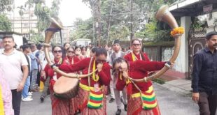 Alipurduar: মহাসপ্তমীতে নেপালী সম্প্রদায়ের মানুষ মেতে উঠলেন ফুলপাতি শোভাযাত্রায়