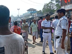  Howrah Sankrail: হাওড়ার সাঁকরাইলে রাস্তার দাবীতে পথ অবরোধ এলাকাবাসীর 