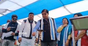 CoochBehar: কোচবিহার দিনহাটা রাজ্য সড়কে স্বাগত তোরণ নির্মান কাজের সূচনা করলেন মন্ত্রী