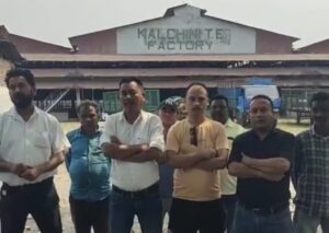 Alipurduar: বকেয়া মজুরি মেটানোর দাবিতে কাজ বন্ধ করে শ্রমিক বিক্ষোভ কালচিনি চা বাগানে 