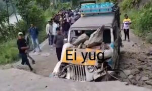 Siliguri: দশ নম্বর জাতীয় সড়কে ধসের কবলে যাত্রীবাহী ছোটো গাড়ি