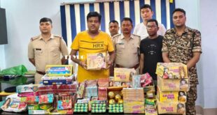 CoochBehar: অবৈধ আতশবাজির বিরুদ্ধে অভিযান পুলিশের,বাজেয়াপ্ত প্রচুর শব্দবাজি