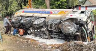 Jalpaiguri: জাতীয় সড়কে উল্টে গেল পেট্রোল বোঝাই ট্যাঙ্কার