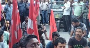 Jalpaiguri: রাজগঞ্জ বিডিও অফিসে বিক্ষোভ ও ডেপুটেশন প্রদান করলো টোটোচালকেরা