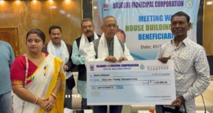 siliguri: সাম্প্রতিক বন্যায় গৃহহারা চল্লিশটি পরিবারকে দেওয়া হলো সরকারি অনুদান