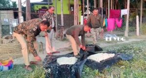 Alipurduar: কয়েকশো লিটার চোলাই তৈরীর উপকরণ নষ্ট করে দিল পুলিশ 