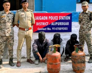 Alipurduar: চোরাই সামগ্রী সহ গ্রেপ্তার তিন 