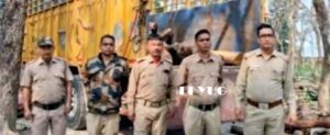 Alipurduar: পাচারের পথে উদ্ধার প্রচুর খয়ের কাঠ,বাজেয়াপ্ত দুটি গাড়ি, গ্রেপ্তার ছয় 
