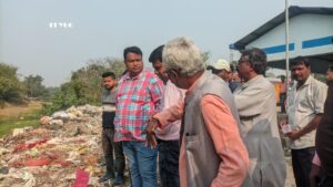 Alipurduar: কামাখ্যাগুড়ির মরা রায়ডাক নদীর আবর্জনা সাফাই এর লক্ষ্যে পরিদর্শনে বিডিও