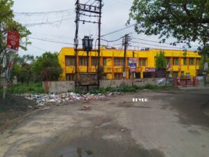 HOWRAH: হাওড়ার "সাঁতরাগাছি কেন্দ্রীয় বিদ্যালয়ের" পাশেই পড়ে রয়েছে আবর্জনার স্তূপ