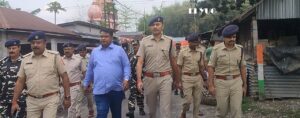 Alipurduar: ভোটারদের আস্থা ফেরাতে কুমারগ্রামে কেন্দ্রীয় বাহিনীর সাথে রুট মার্চ করলেন পুলিশ সুপার