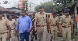 Alipurduar: ভোটারদের আস্থা ফেরাতে কুমারগ্রামে কেন্দ্রীয় বাহিনীর সাথে রুট মার্চ করলেন পুলিশ সুপার